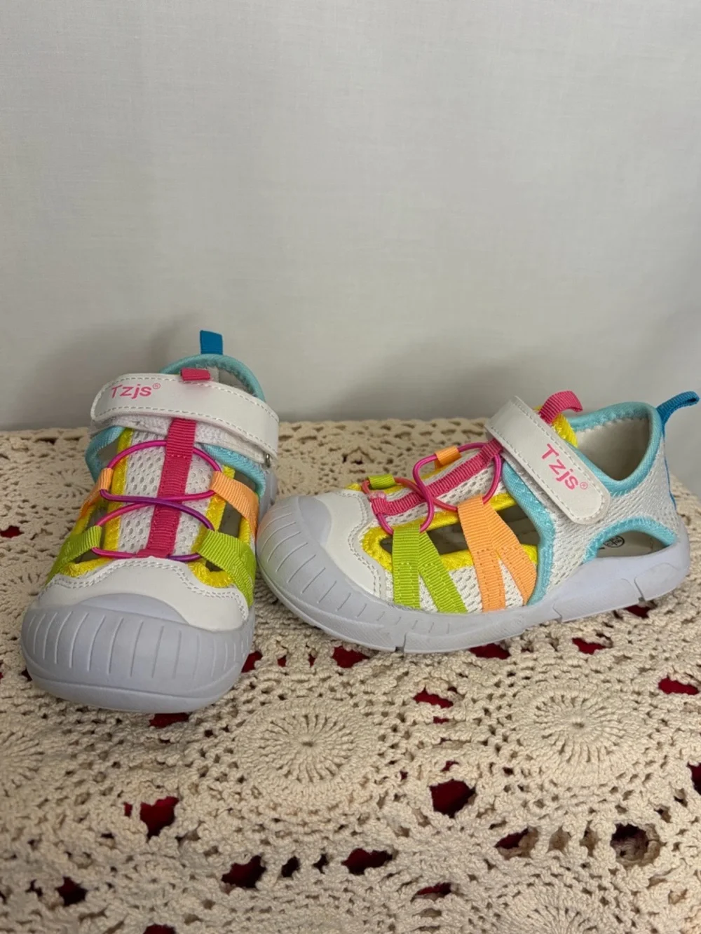 NWOT TZJS boys/girls sandals sz 10/28